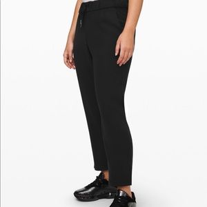 LULU LEMON ON THE FLY 7/8 PANT.